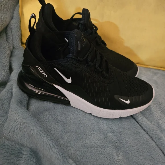 Nike Air Max 270 Kids Black Sneakers with White Details Size 4.5Y Unisex - Picture 2 of 9